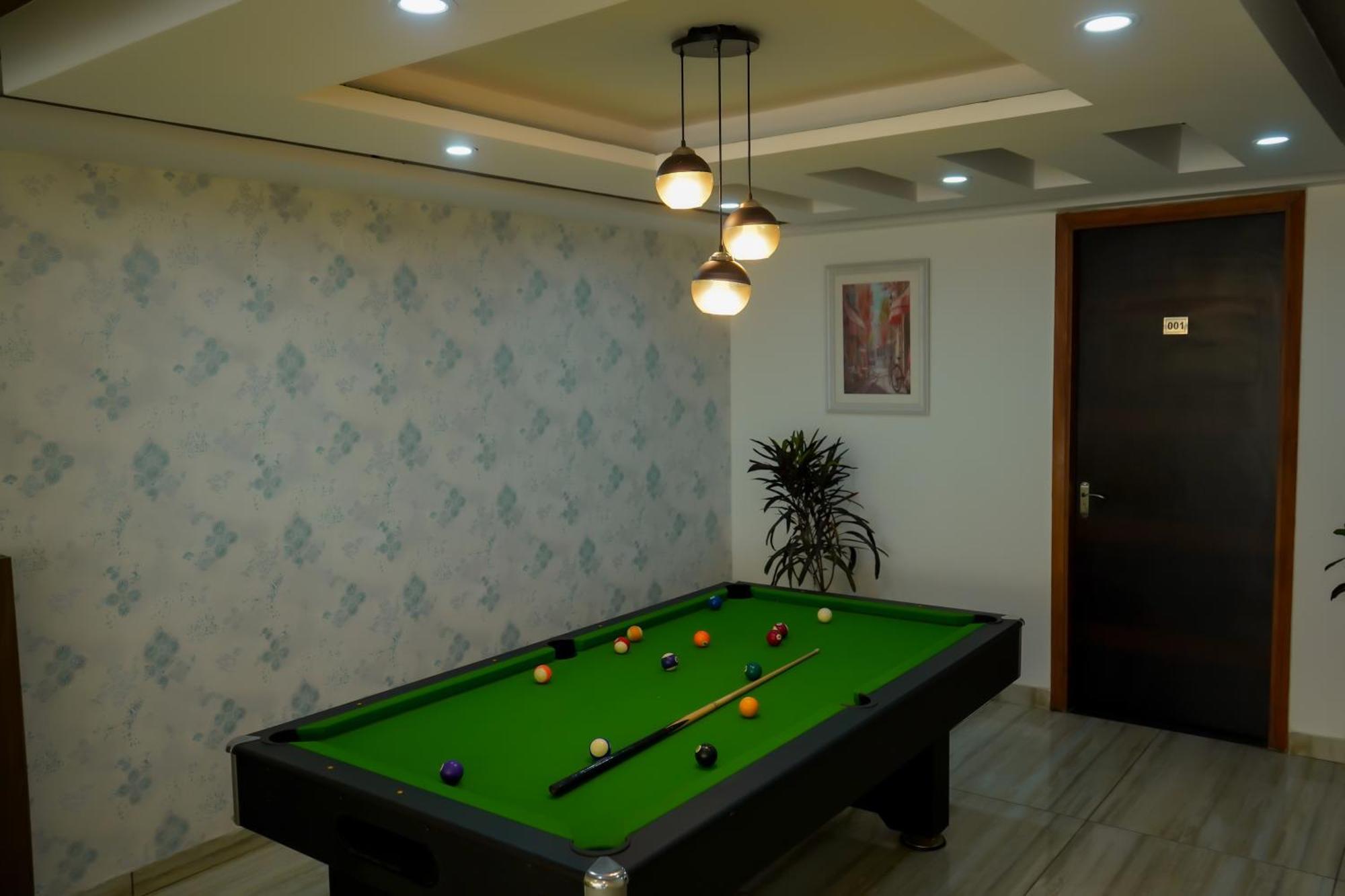 Hotel The Luxe 18 - Golf Course Road Gurgaon Buitenkant foto