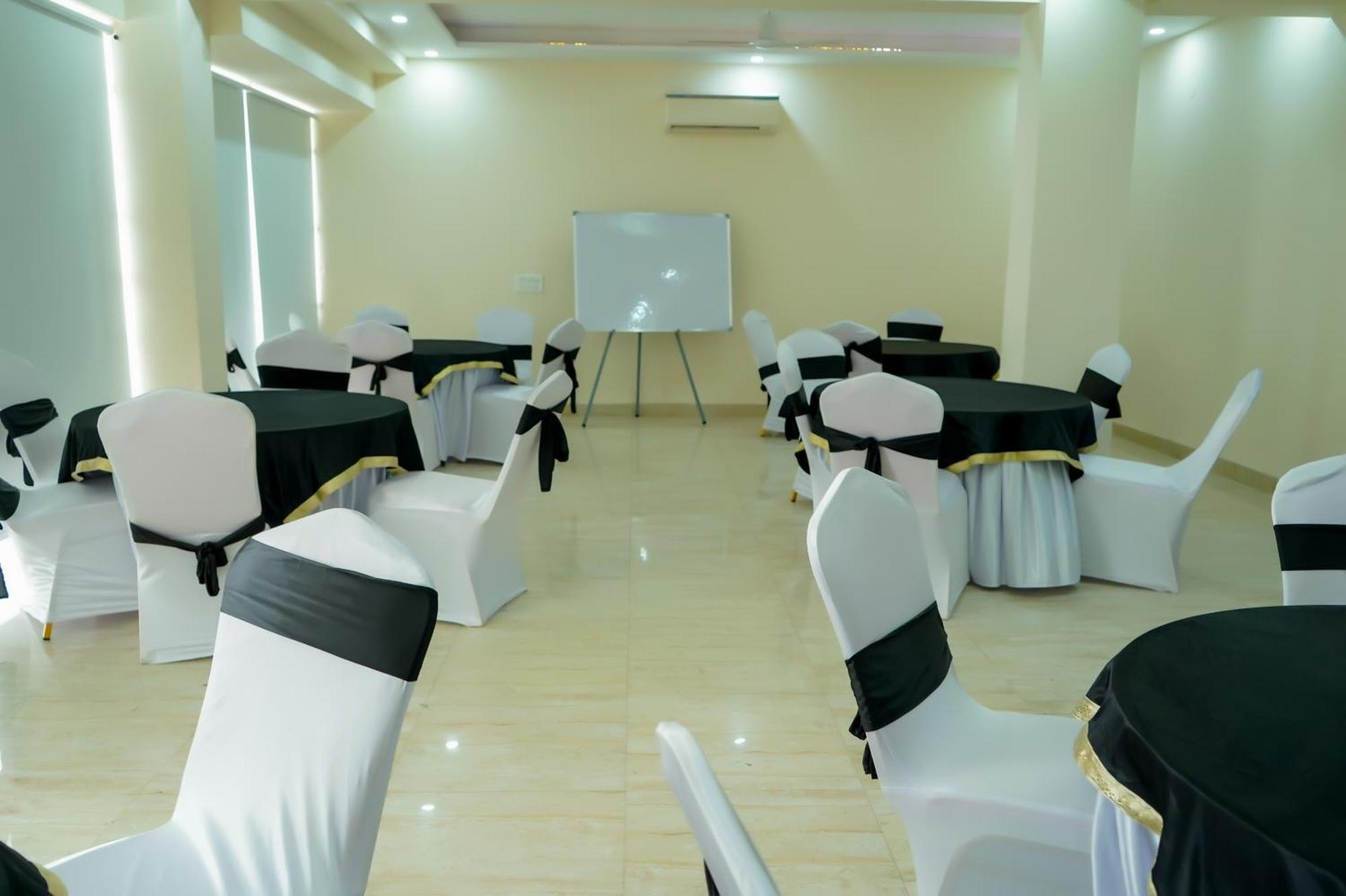 Hotel The Luxe 18 - Golf Course Road Gurgaon Buitenkant foto