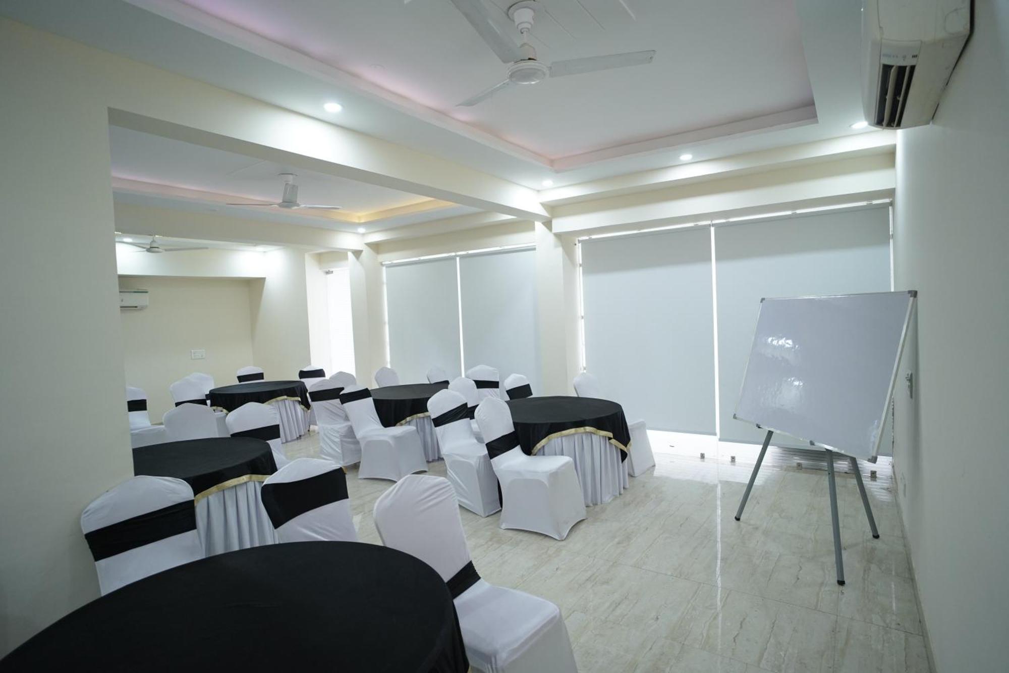 Hotel The Luxe 18 - Golf Course Road Gurgaon Buitenkant foto